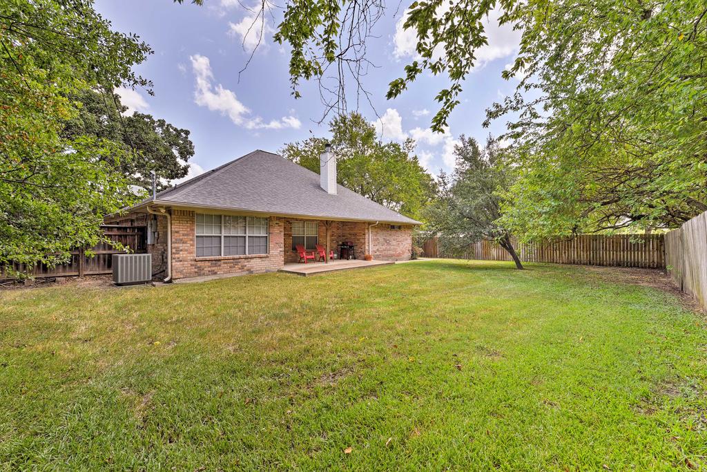 College Station Home With Yard - 5 Mins To A And M! - thumb 1