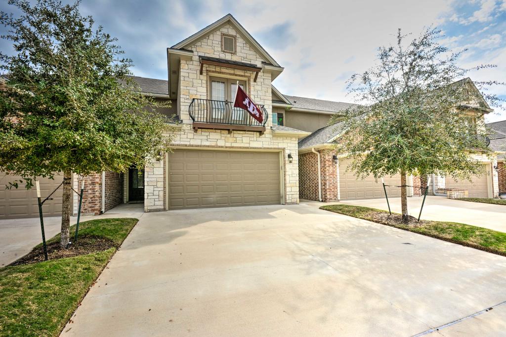 College Station Townhouse With Patio And Pool Access - thumb 1