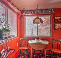 Colorful Bungalow By Pikes Peak and Garden of the Gods - Accommodation Texas