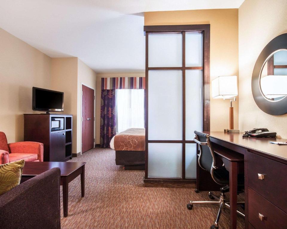 Comfort Suites Pecos - thumb 3