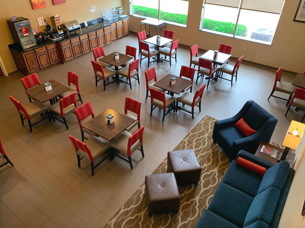 Comfort Suites Texas Avenue - thumb 1