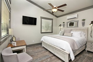 Cottages At Green Acres - Dripping Springs Suite