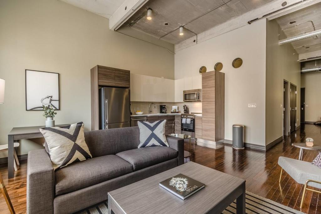 Cozy 1 Bedroom Apartment Overlooking Downtown - thumb 1