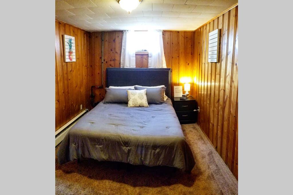 Cozy Apartment In Heart Of Downtown! - thumb 0