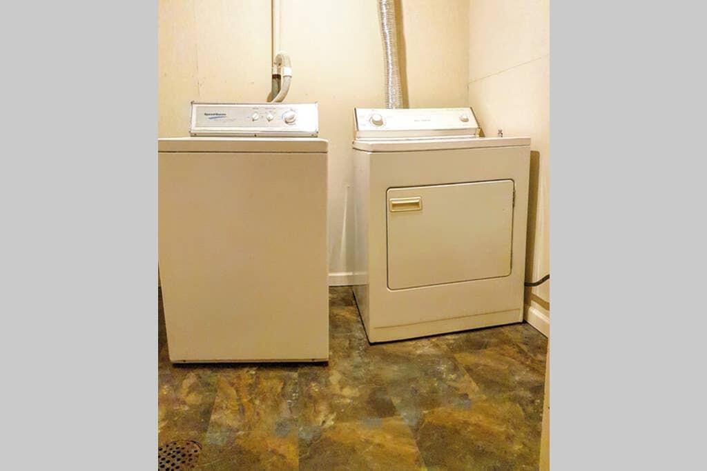 Cozy Apartment In Heart Of Downtown! - thumb 2