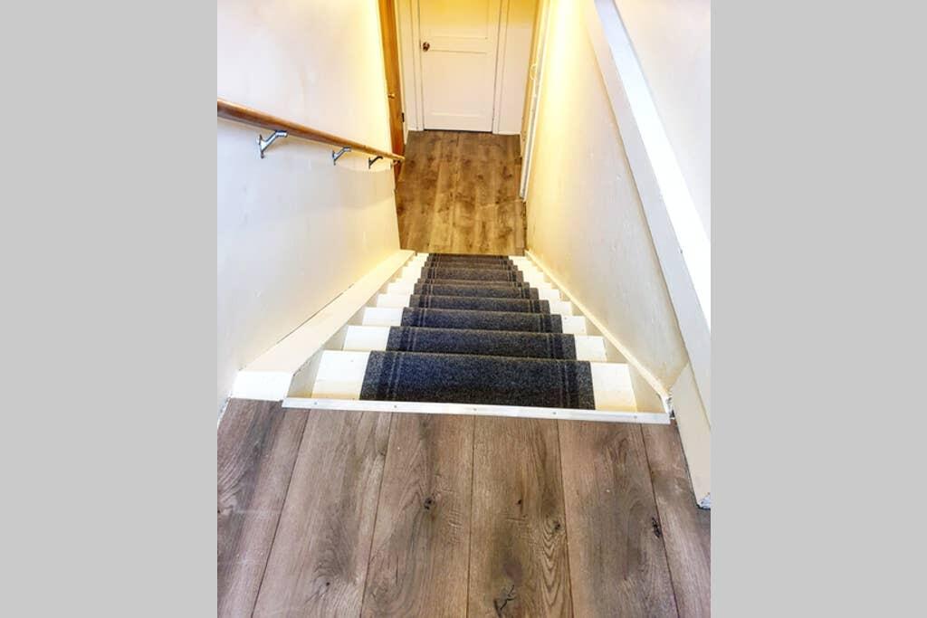 Cozy Apartment In Heart Of Downtown! - thumb 3