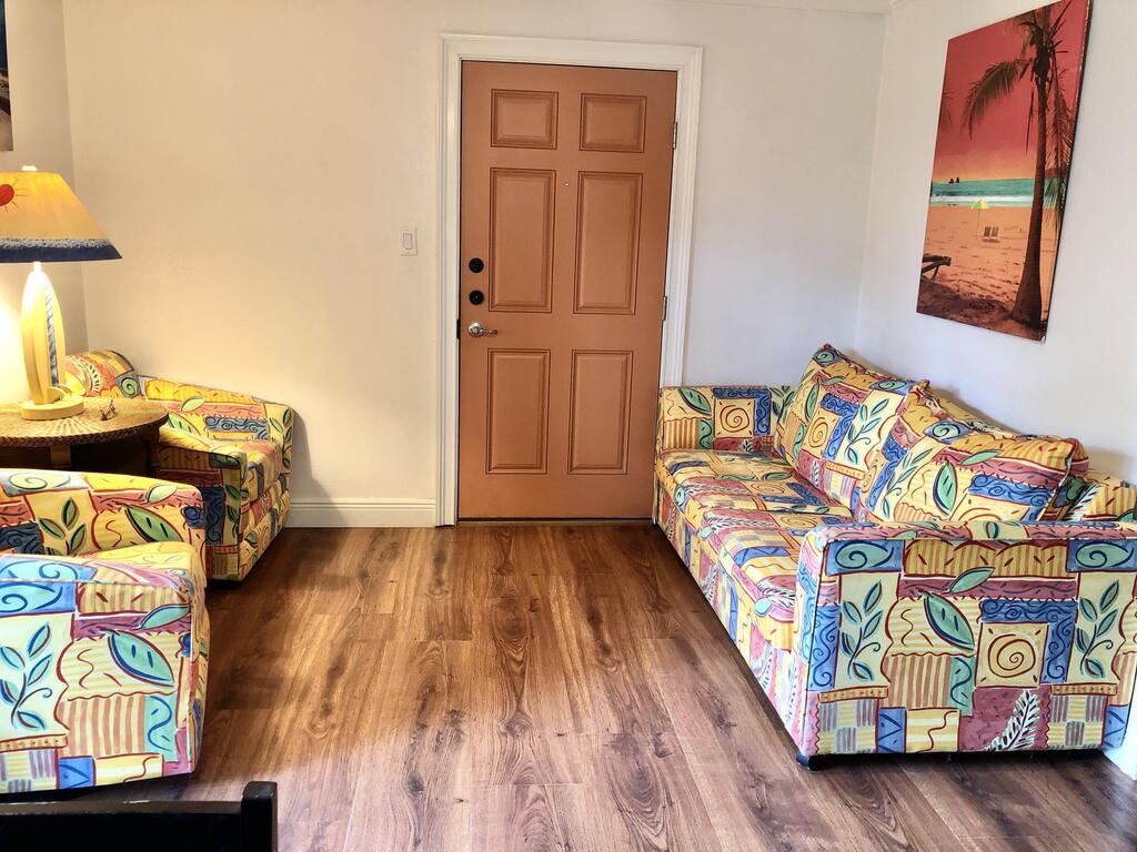 Cozy Condo In Tiki Complex With Private Beach Access - thumb 2