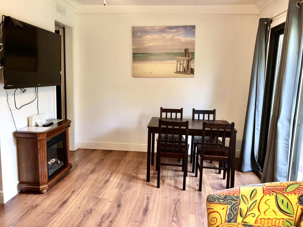 Cozy Condo In Tiki Complex With Private Beach Access - thumb 3
