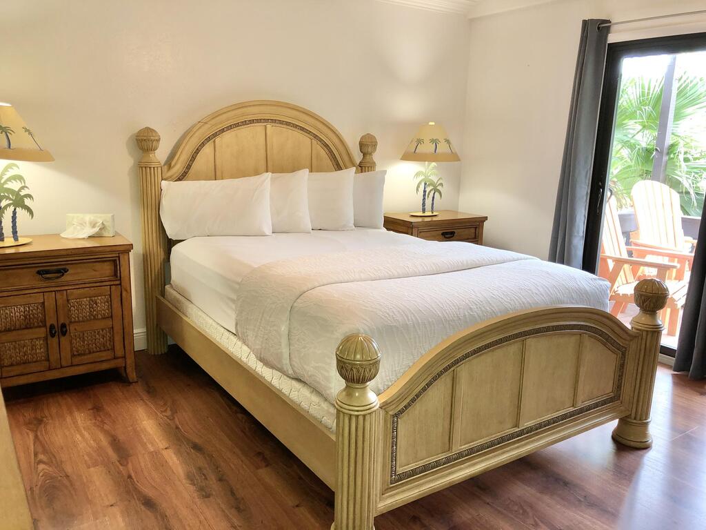 Cozy Condo In Tiki Complex With Private Beach Access - thumb 0