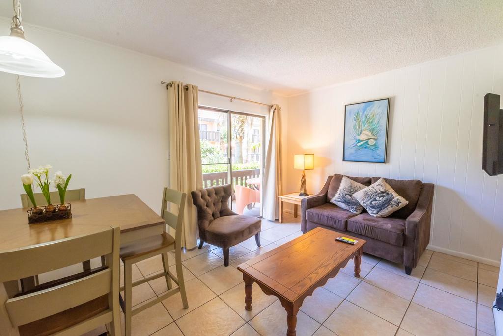 Cozy Condo In Tiki Complex With Private Beach Access - thumb 3