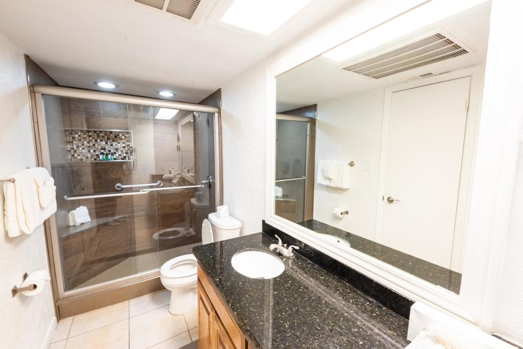 Cozy Condo In Tiki Complex With Private Beach Access - thumb 2