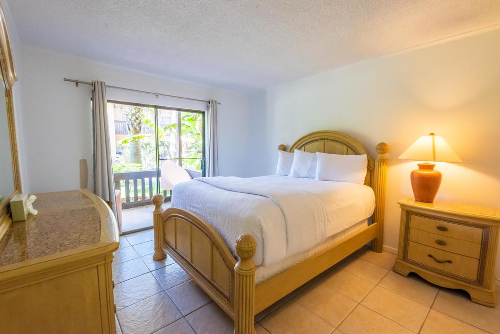 Cozy Condo In Tiki Complex With Private Beach Access - thumb 0