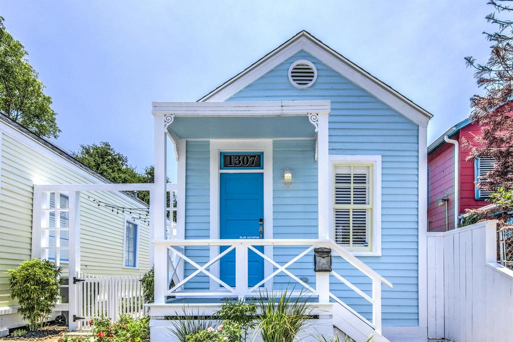 Cozy Historic Beach Cottage II - thumb 0