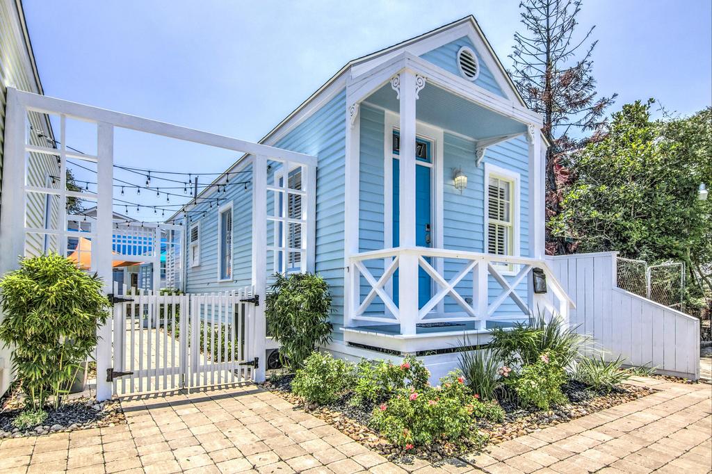 Cozy Historic Beach Cottage II - thumb 2