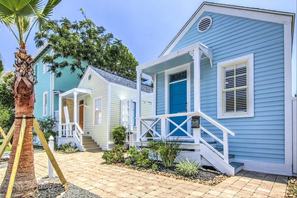 Cozy Historic Beach Cottage II - thumb 1