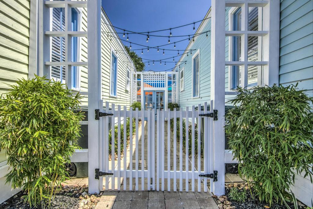 Cozy Historic Beach Cottage II - thumb 3