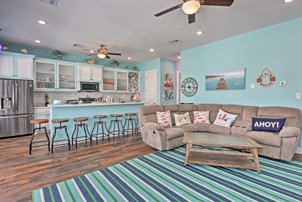Custom Home With Deck And Grill-Steps To Surfside Beach! - thumb 1