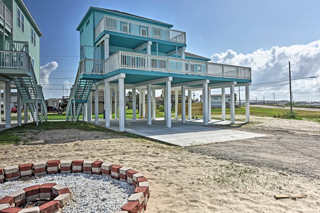 Custom Home With Deck And Grill-Steps To Surfside Beach! - thumb 3