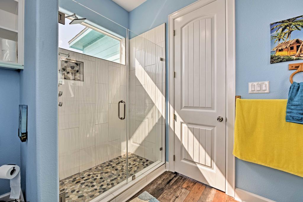 Custom Home With Deck And Grill-Steps To Surfside Beach! - thumb 0