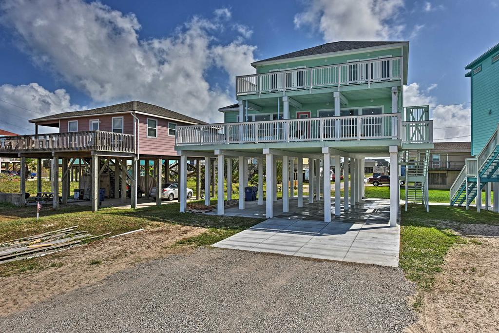 Custom-Built Surfside Beach Home - Walk To Beach! - thumb 1