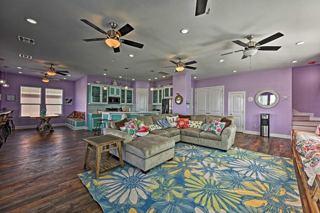 Custom-Built Surfside Beach Home - Walk To Beach! - thumb 3