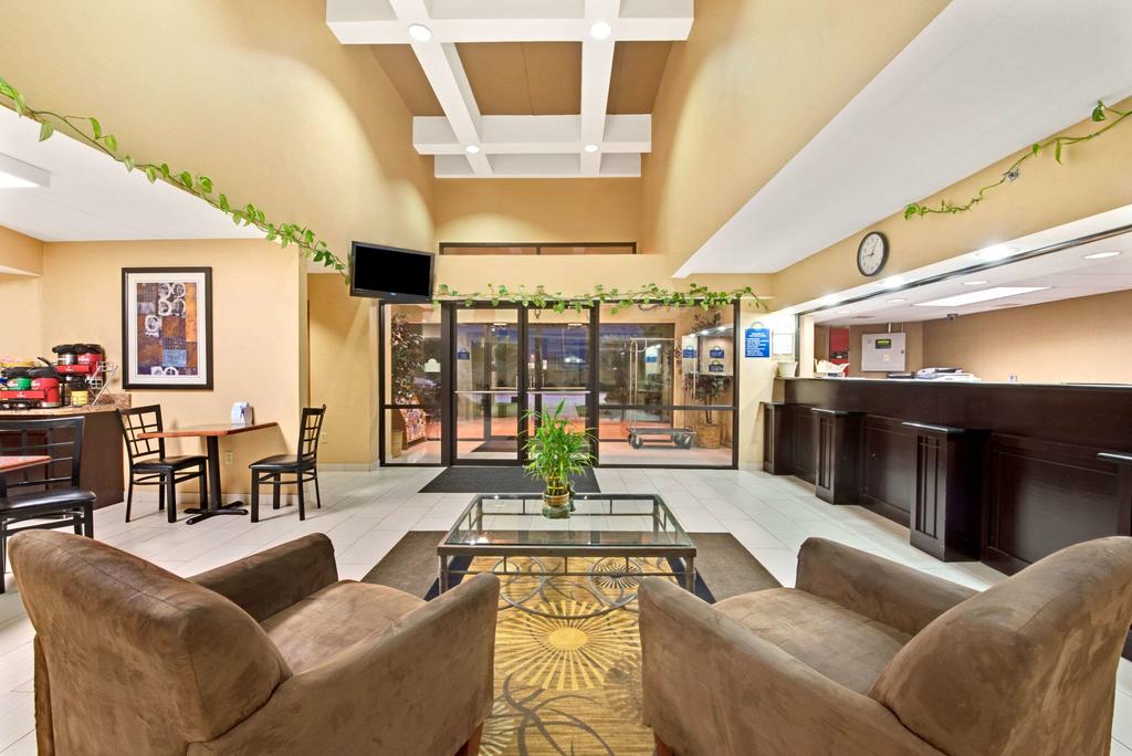 Days Inn & Suites By Wyndham DeSoto - thumb 2