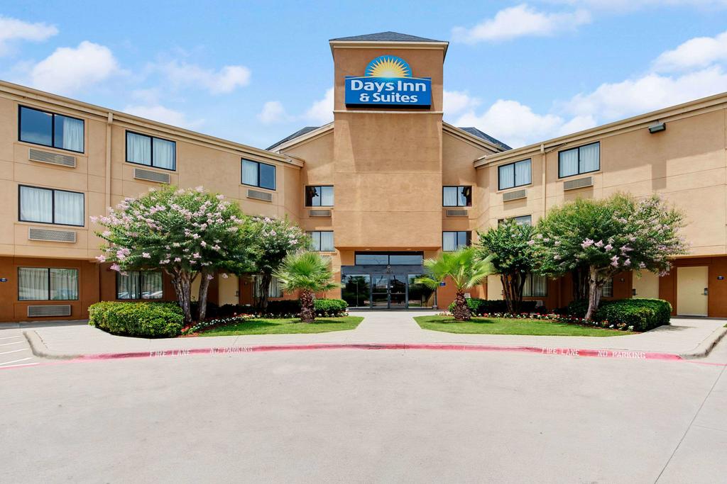 Days Inn & Suites By Wyndham DeSoto - thumb 0