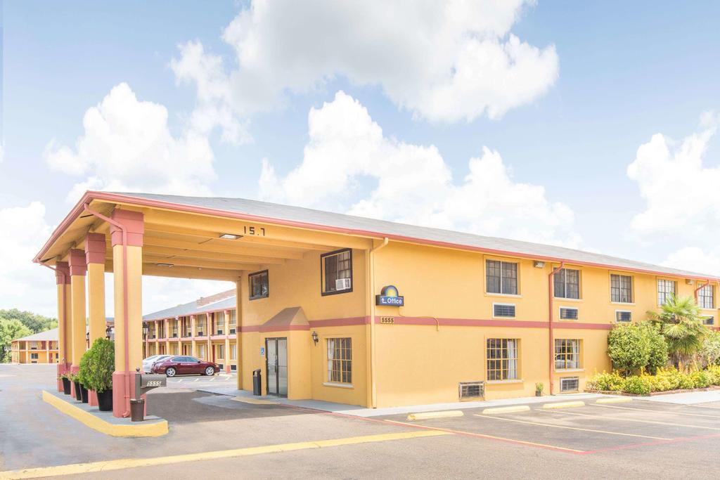 Days Inn & Suites By Wyndham Marshall - thumb 0