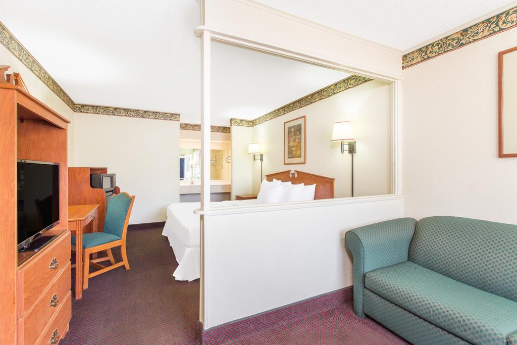 Days Inn & Suites By Wyndham Marshall - thumb 3