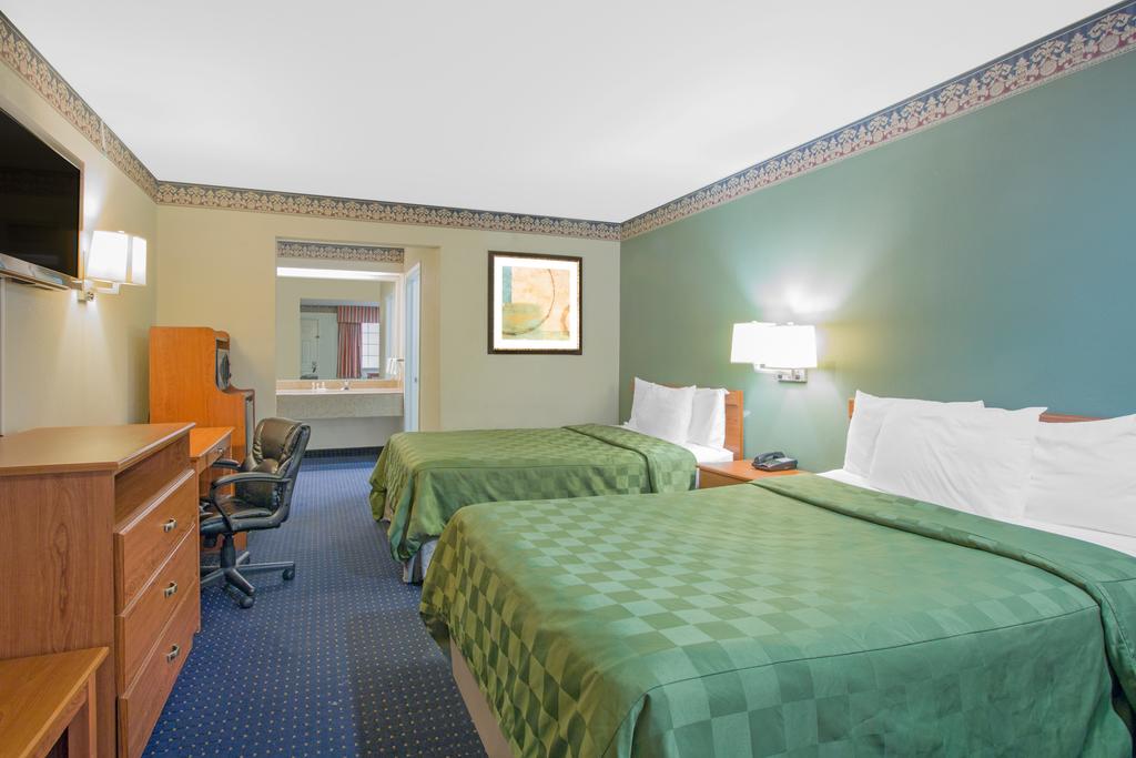 Days Inn By Wyndham Nacogdoches/SFA University/Downtown - thumb 3