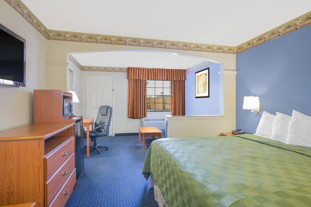 Days Inn By Wyndham Nacogdoches/SFA University/Downtown - thumb 1