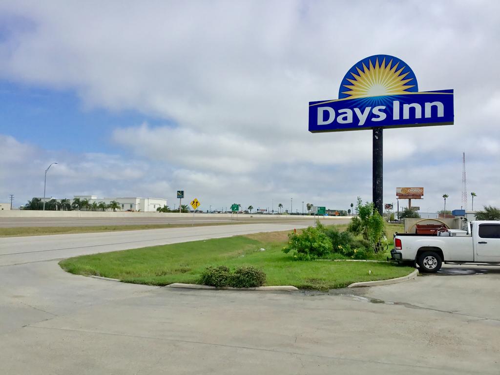 Days Inn By Wyndham Robstown - thumb 3