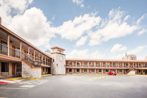 Days Inn By Wyndham San Antonio Alamo/Riverwalk