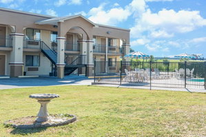 Days Inn By Wyndham San Marcos
