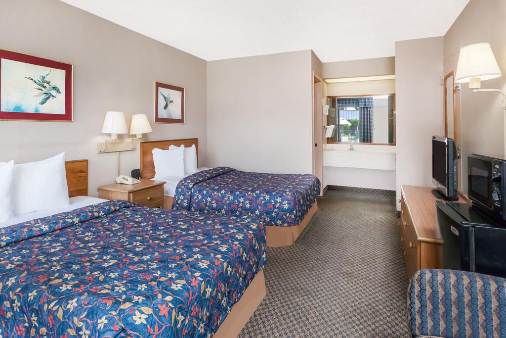 Days Inn By Wyndham Seguin TX - thumb 1