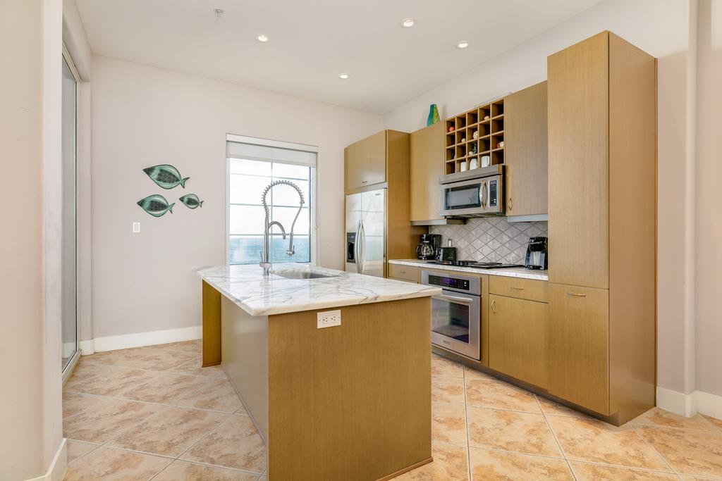 Diamond Beach Condos - thumb 3