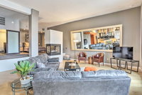 Dwtn Condo Walk to Stadiums Museums Bars  More Accommodation Texas