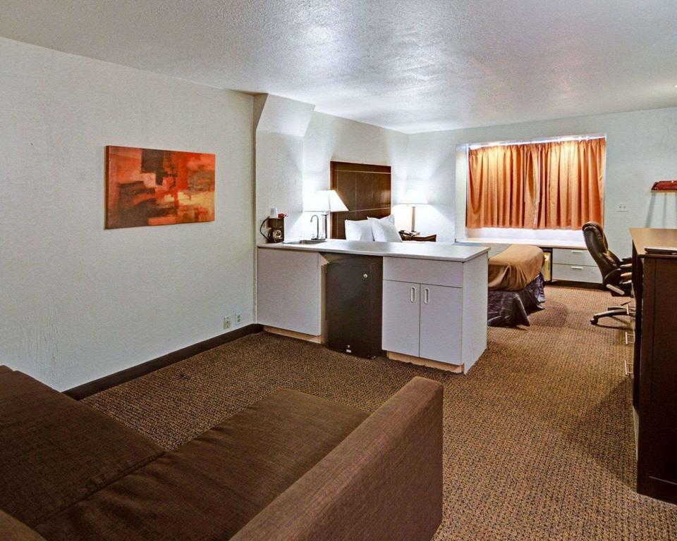 Econo Lodge Inn & Suites Lewisville I-35 - thumb 2