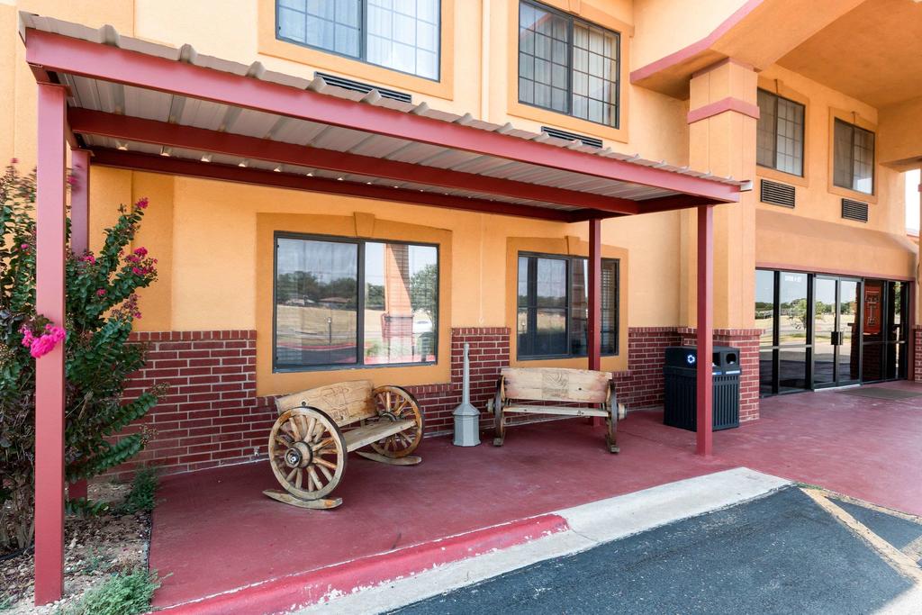 Econo Lodge Lubbock I-27 - thumb 0