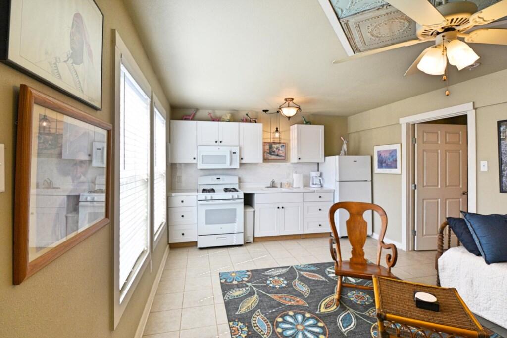 Elm Street Cottage - thumb 1