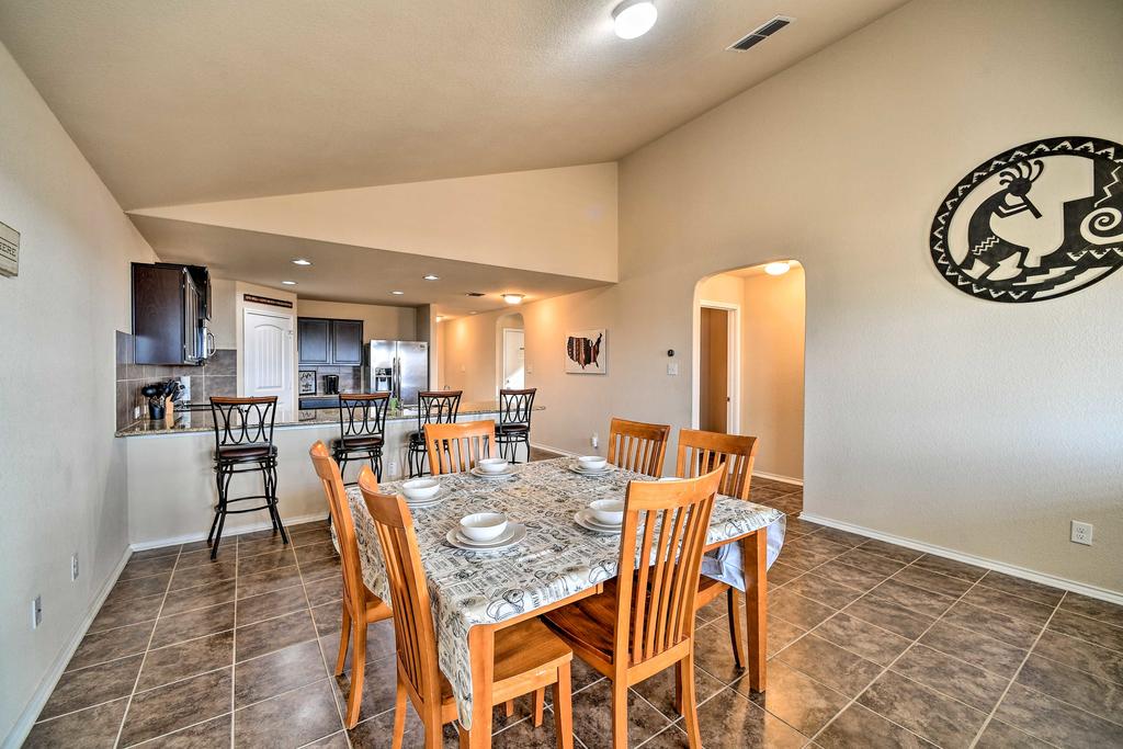 Family Home  5 Mi To Lackland Air Force Base! - thumb 3