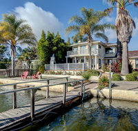 Four Bedroom Waterfront Home - Accommodation Texas