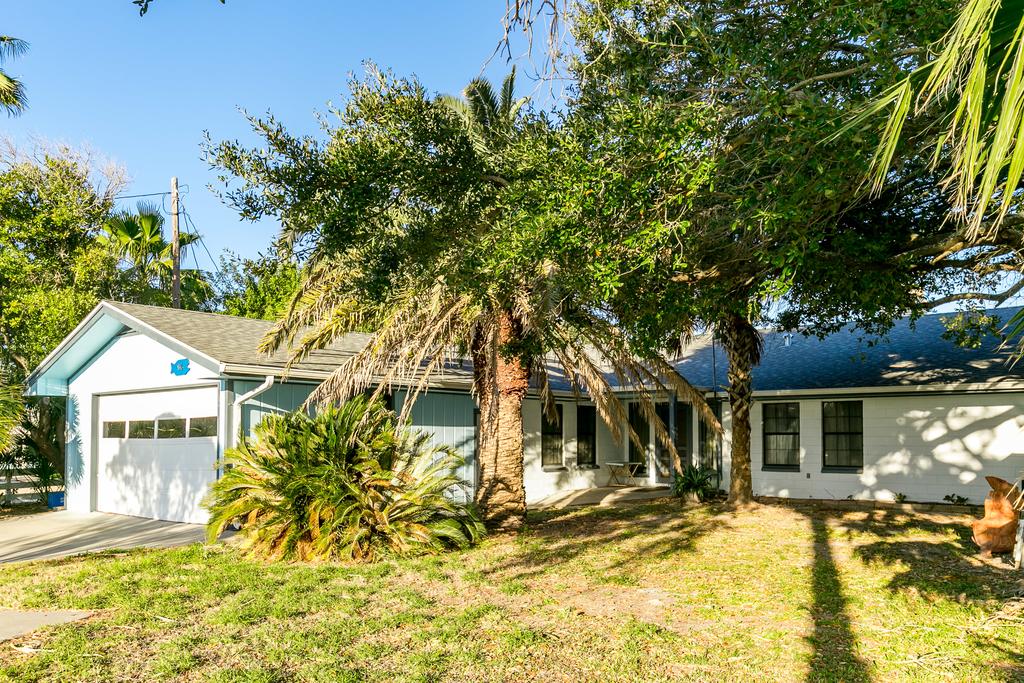 Fulton Beach Four-Bedroom House Home - thumb 1