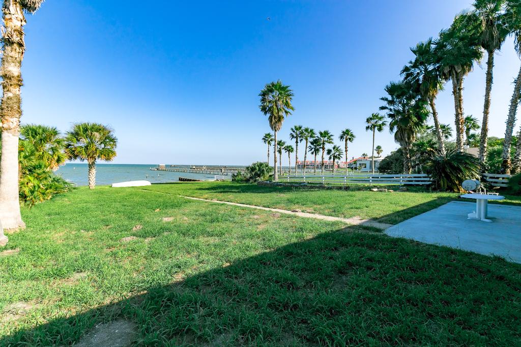 Fulton Beach Four-Bedroom House Home - thumb 2