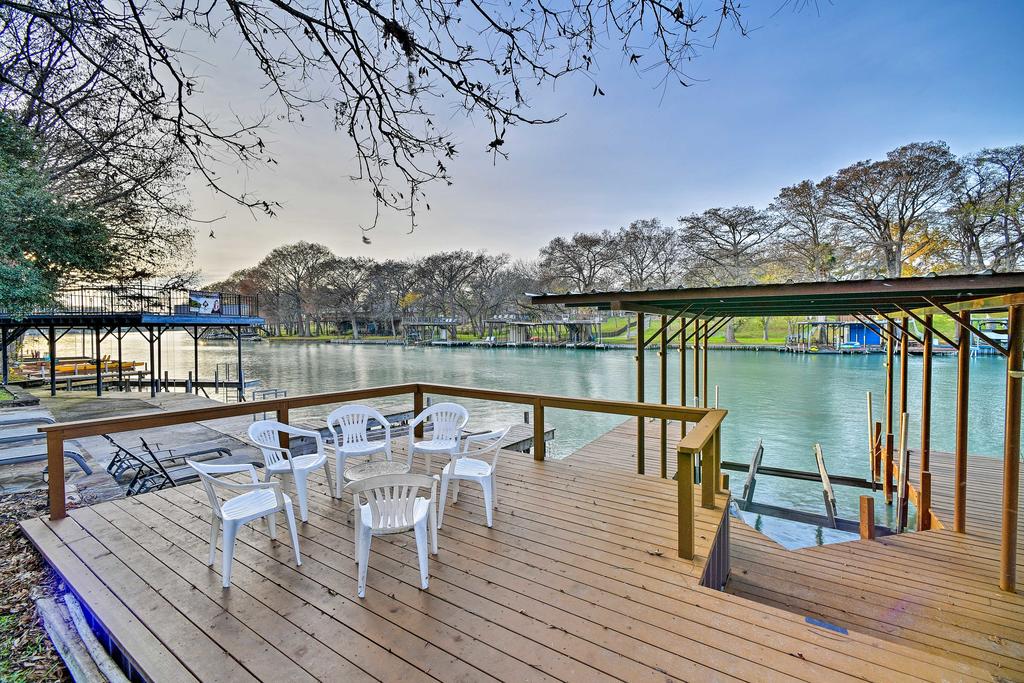 Guadalupe Riverfront Duplex With Deck And Private Dock - thumb 1