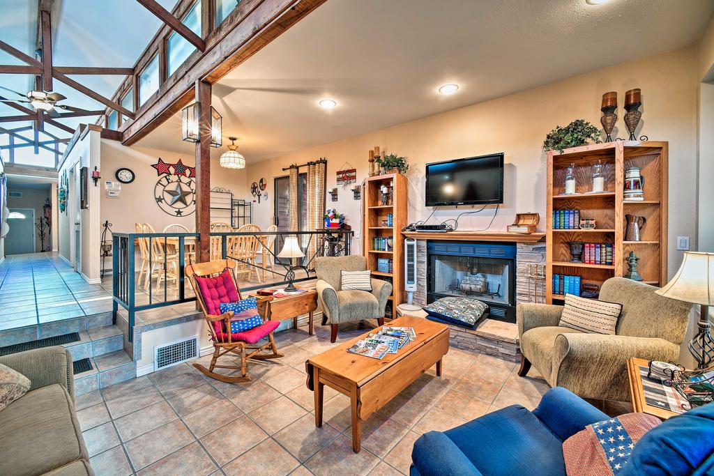 Guadalupe Riverfront Duplex With Deck And Private Dock - thumb 2
