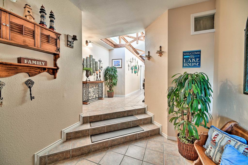 Guadalupe Riverfront Duplex With Deck And Private Dock - thumb 3