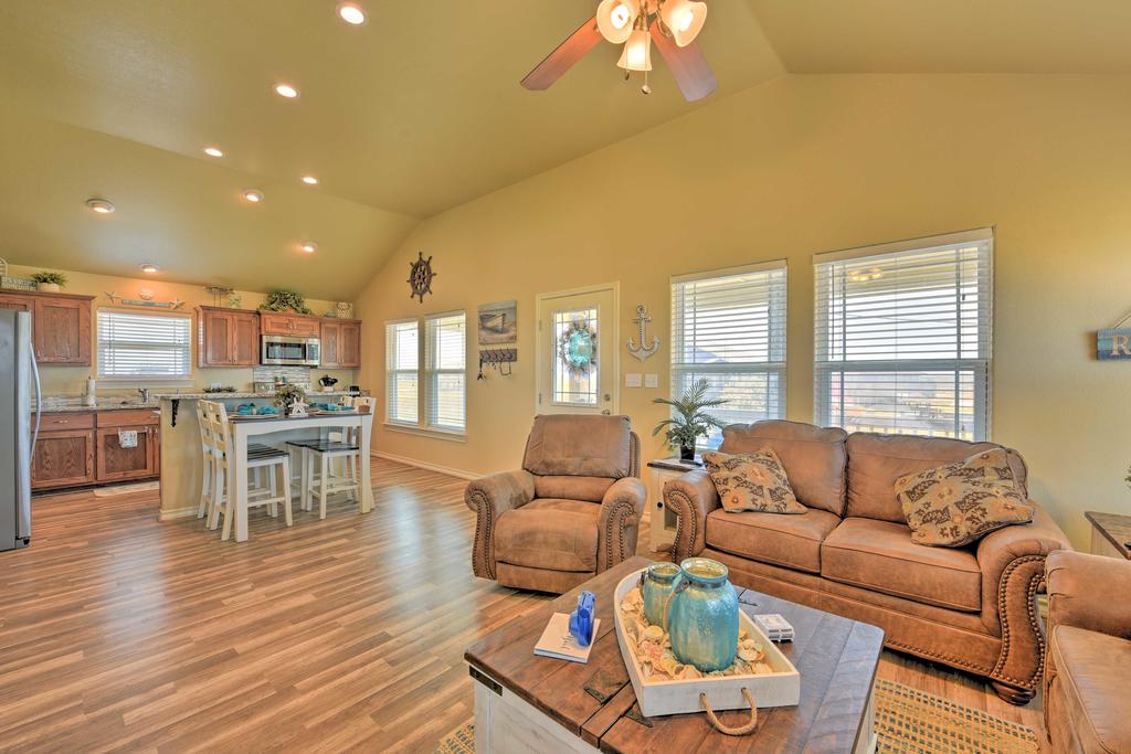 Gulf Coast Retreat With Deck, Yard And Bay Views! - thumb 3