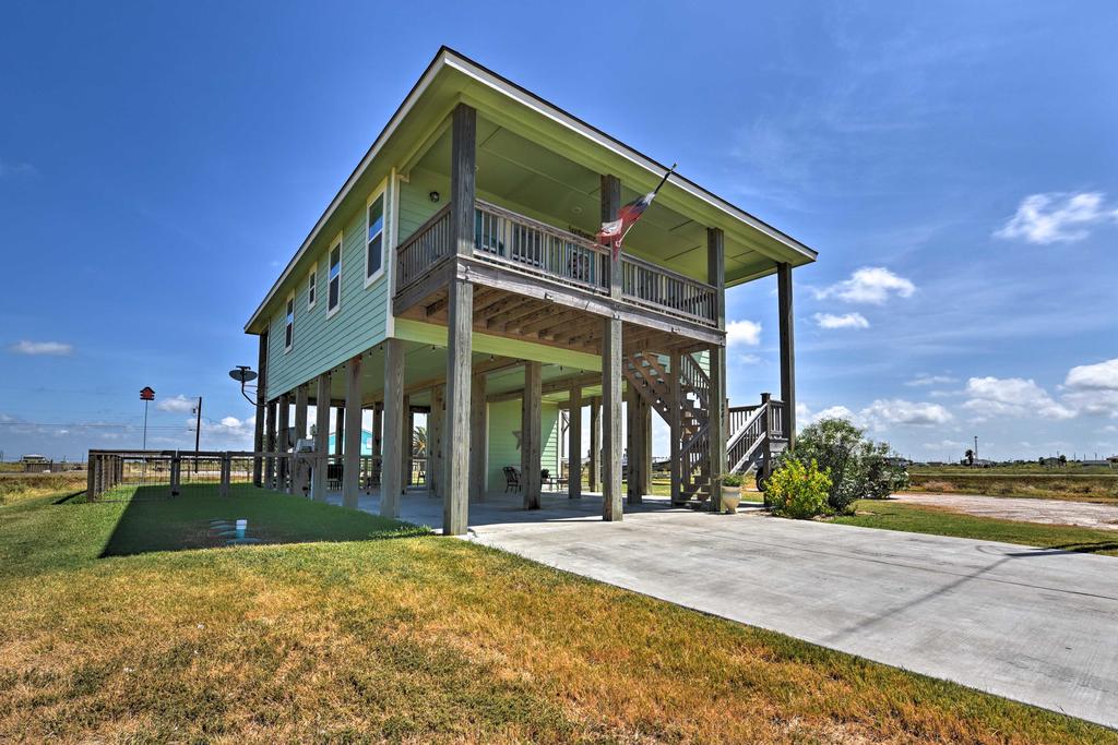 Gulf Coast Retreat With Deck, Yard And Bay Views! - thumb 1