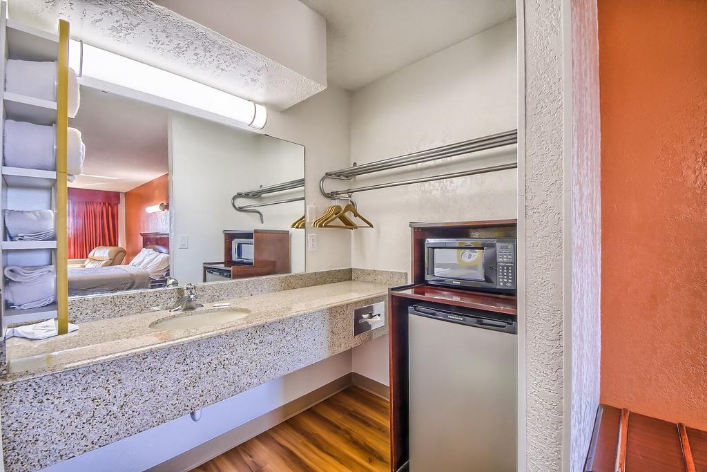 Hillcrest Inn & Suites Ozona - thumb 2